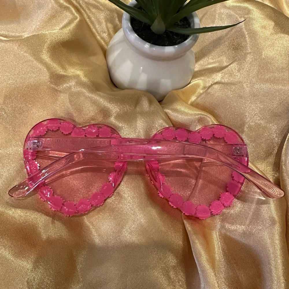 🌹Large Daisy Flowers Pink Hearts Sunglasses